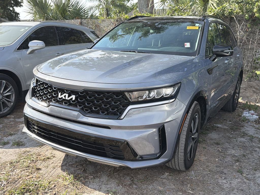 Certified 2023 Kia Sorento S w/ Panoramic Sunroof Package FWD image 3