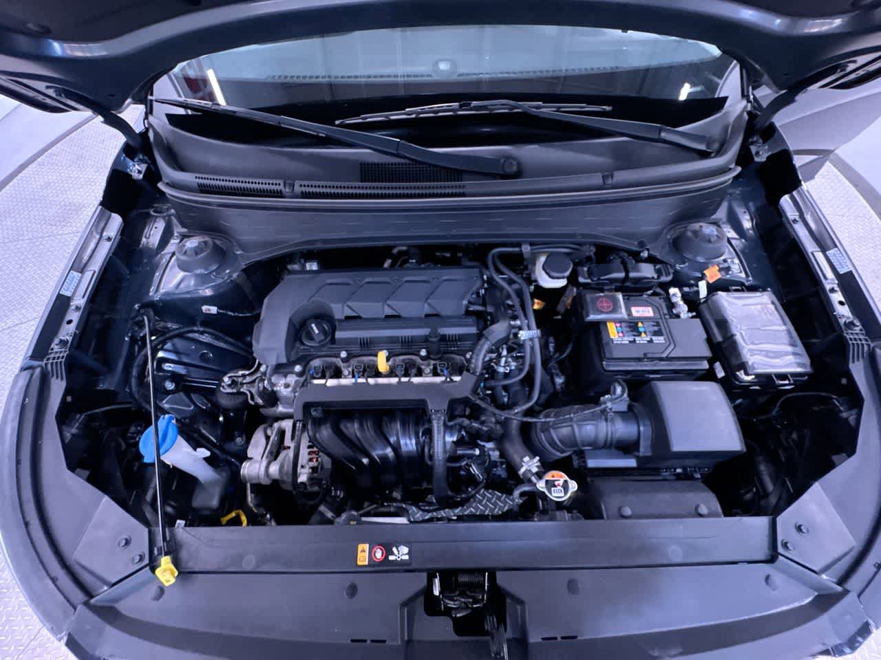 Used 2022 Hyundai Venue SE FWD image 3