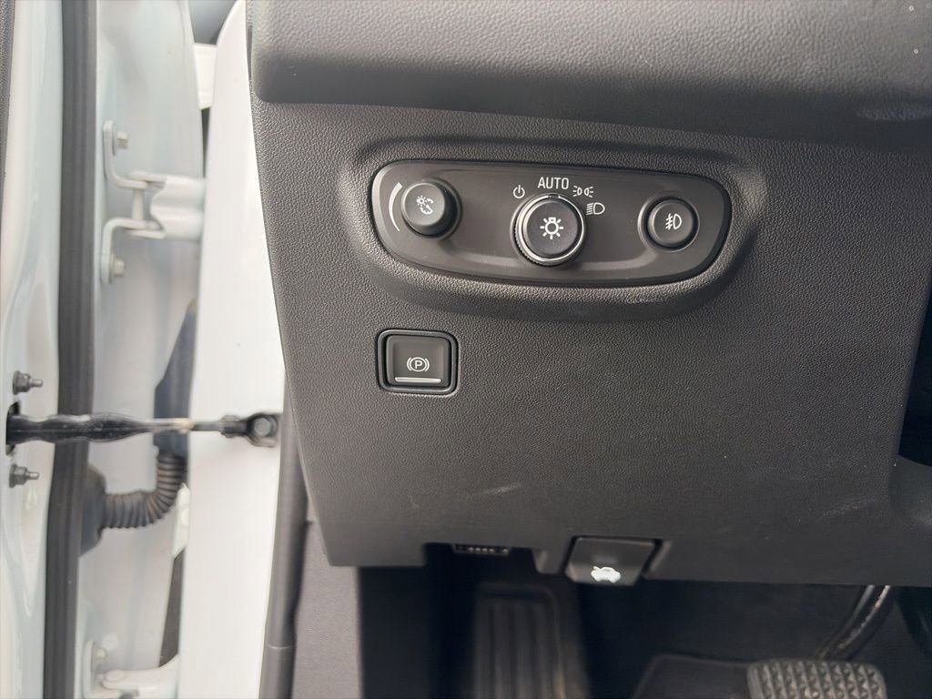 Used 2024 GMC Terrain SLT image 15