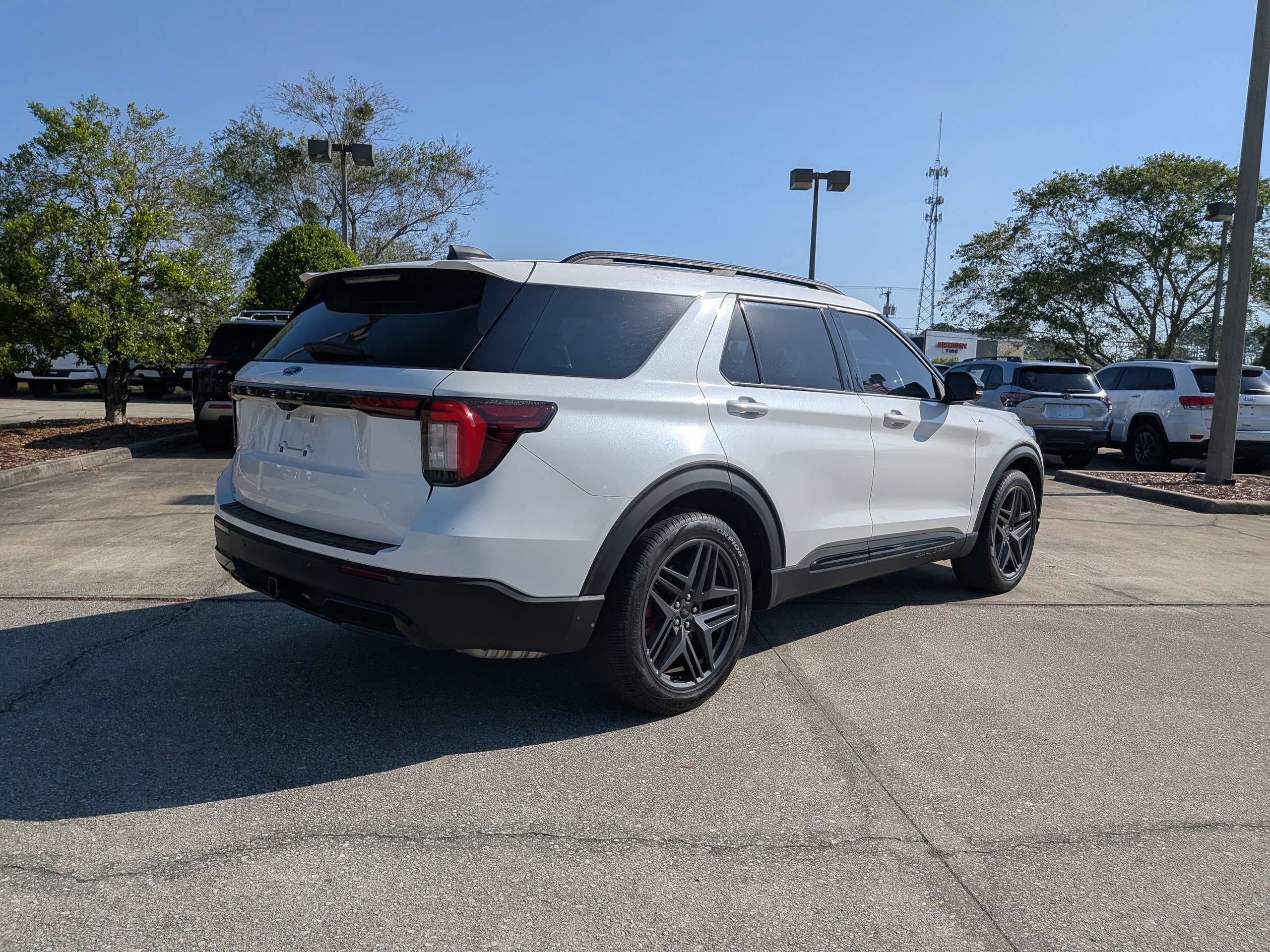 Used 2025 Ford Explorer ST-Line w/ Premium Package RWD image 4