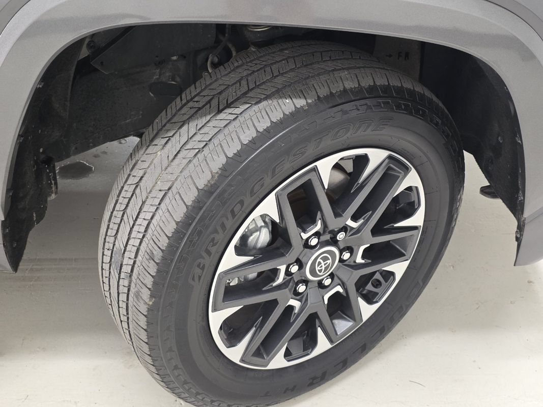 Used 2024 Toyota Tundra Limited AWD/4WD image 42