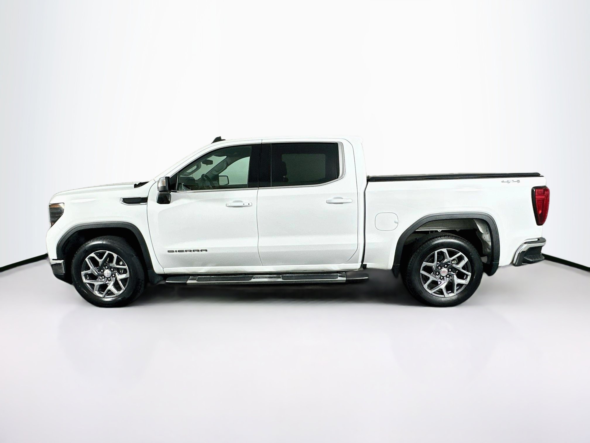 Used 2023 GMC Sierra 1500 SLE AWD/4WD image 4