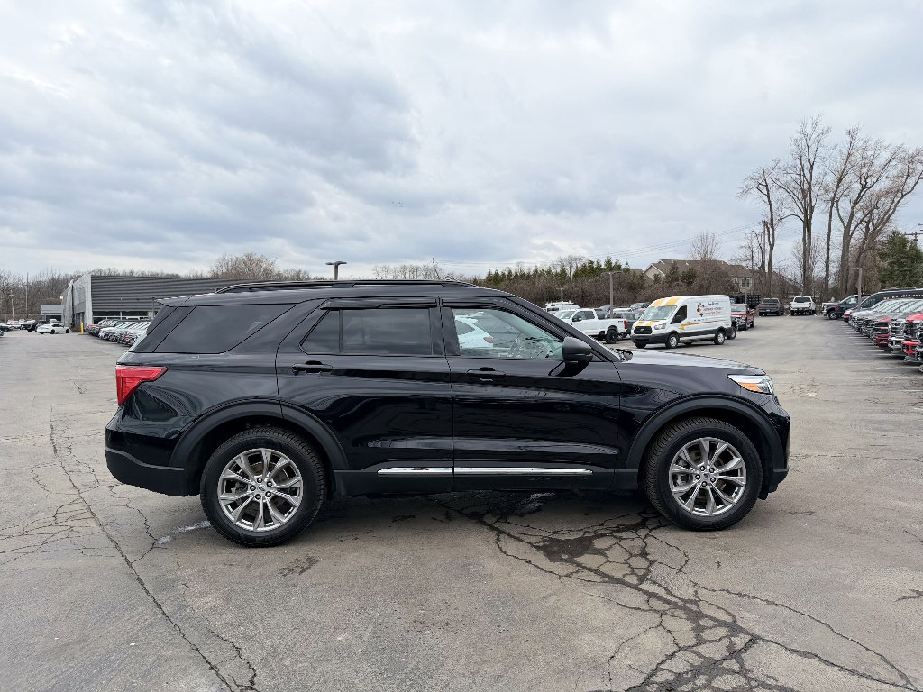 Certified 2022 Ford Explorer XLT w/ Equipment Group 202A image 9