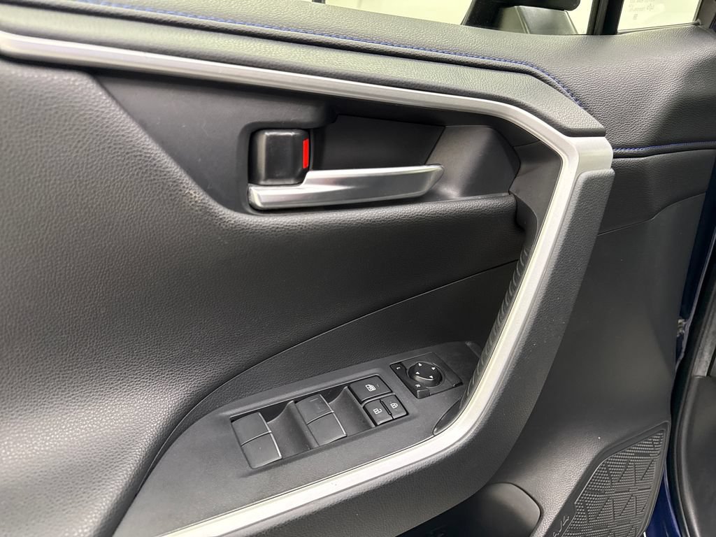 Used 2019 Toyota RAV4 XSE w/ XSE Weather Package AWD/4WD image 11