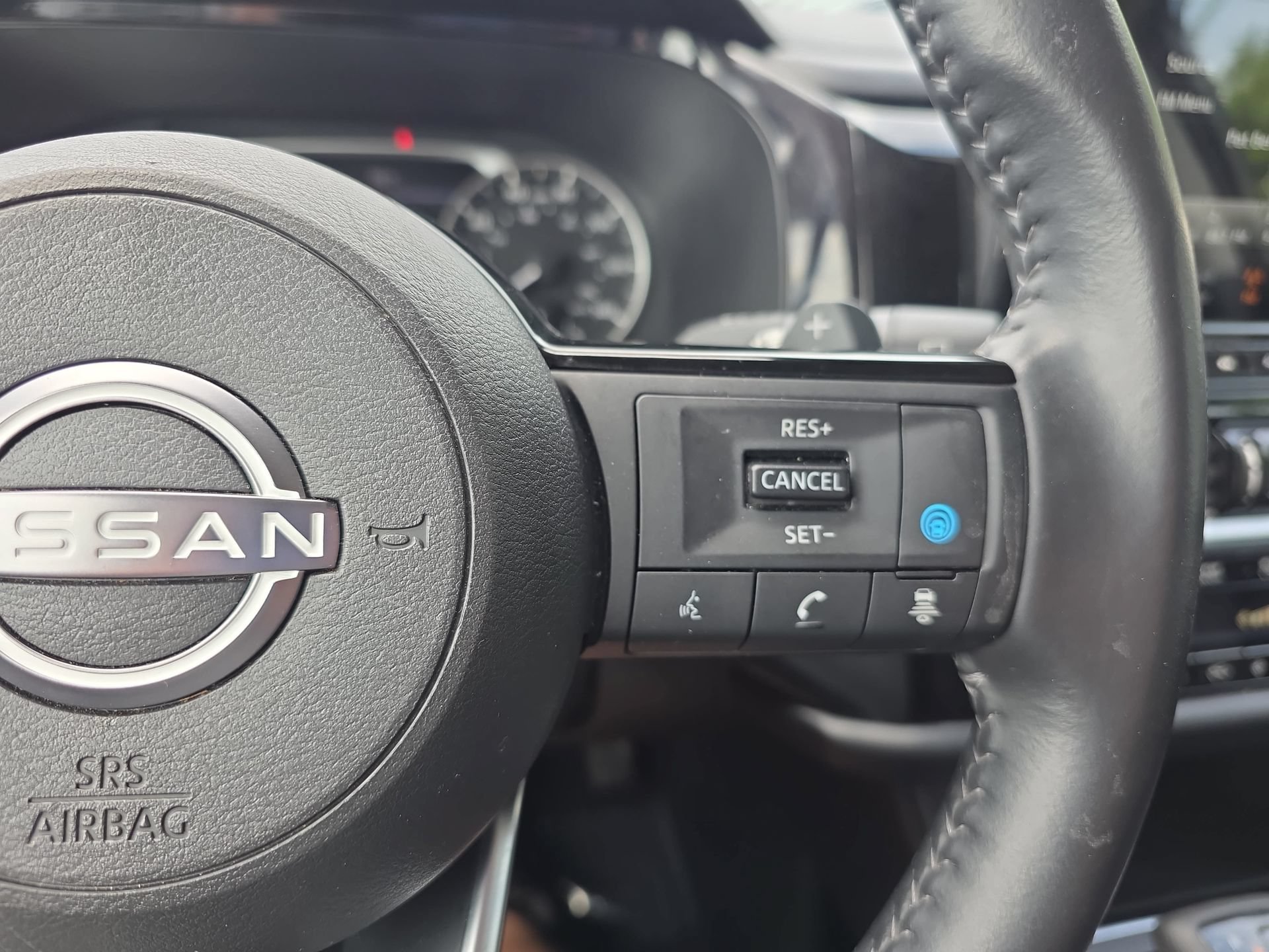 Used 2025 Nissan Pathfinder SL FWD image 18