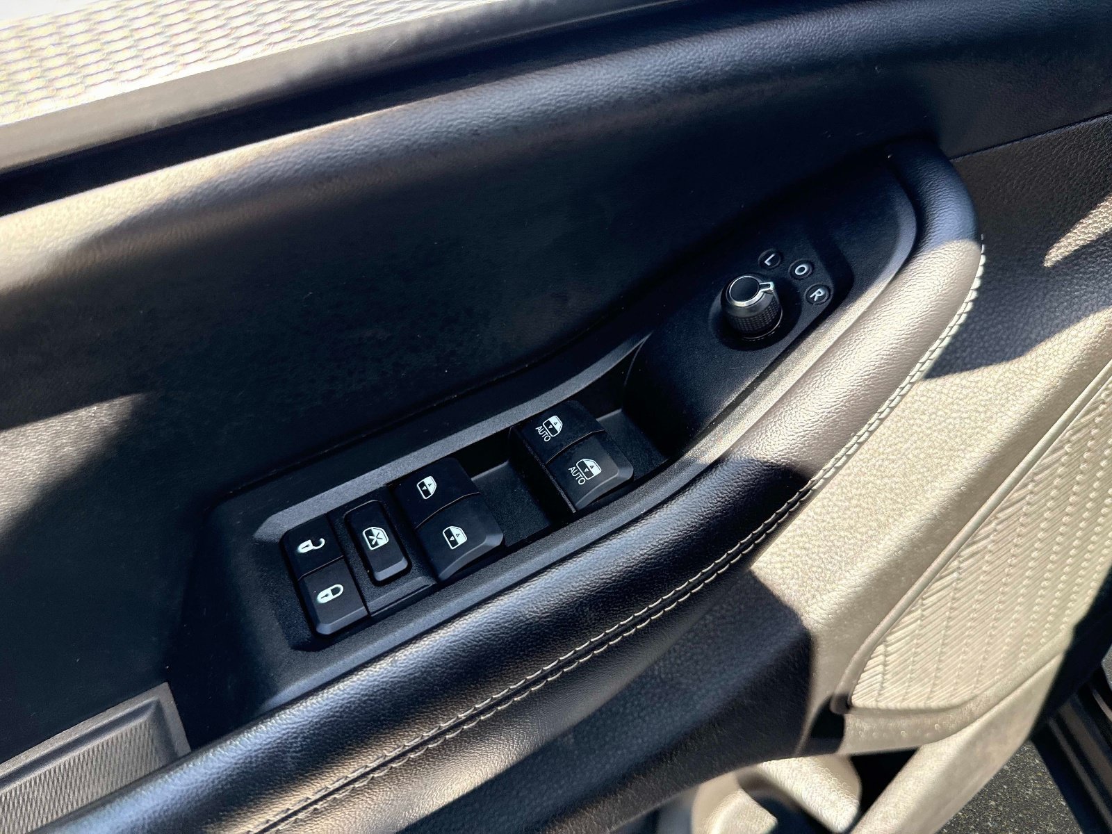 Used 2023 Jeep Grand Cherokee L Laredo AWD/4WD image 18
