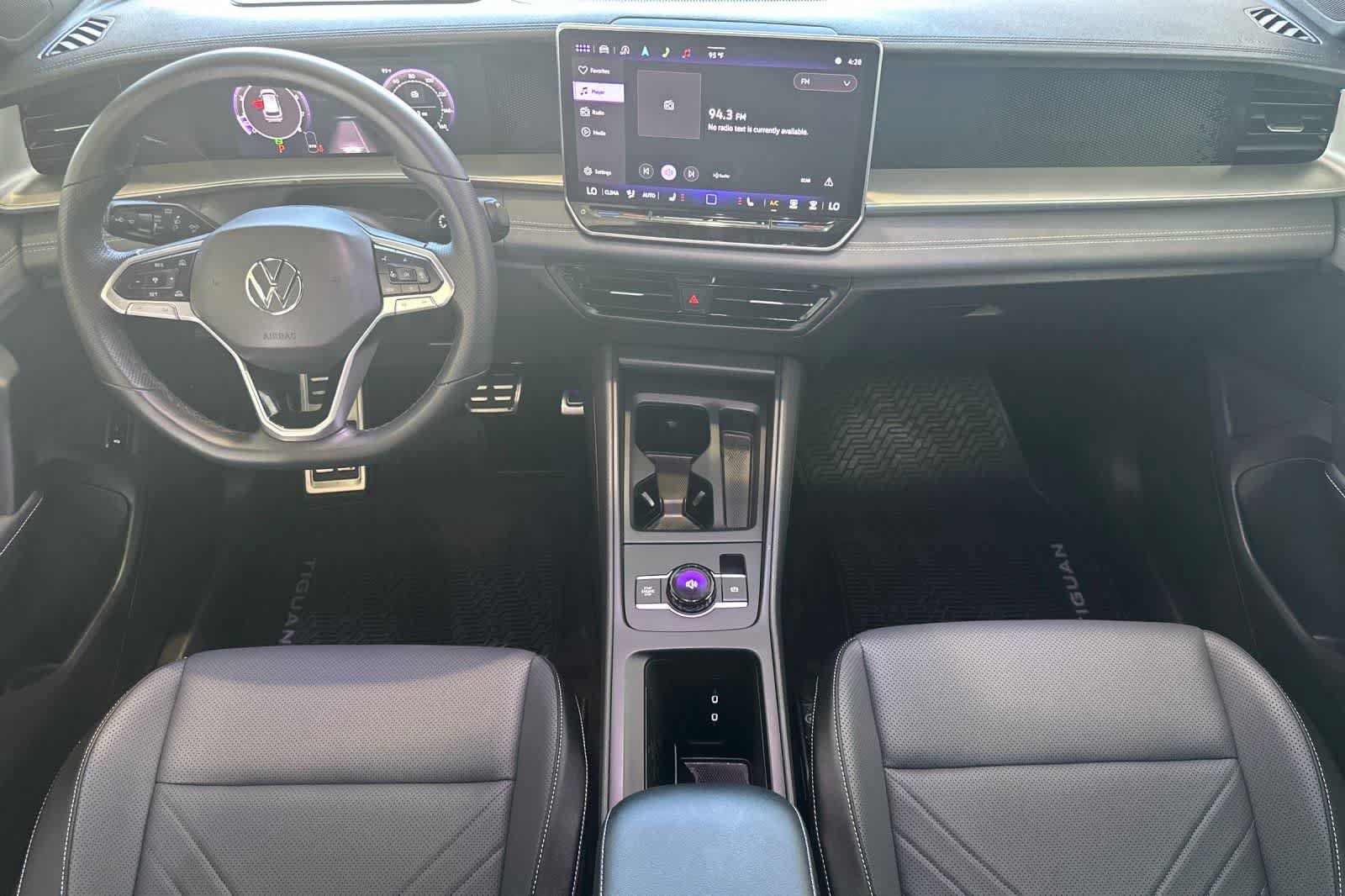 Used 2025 Volkswagen Tiguan SE R-Line AWD/4WD image 3