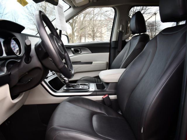 Used 2024 Kia Carnival LX image 13