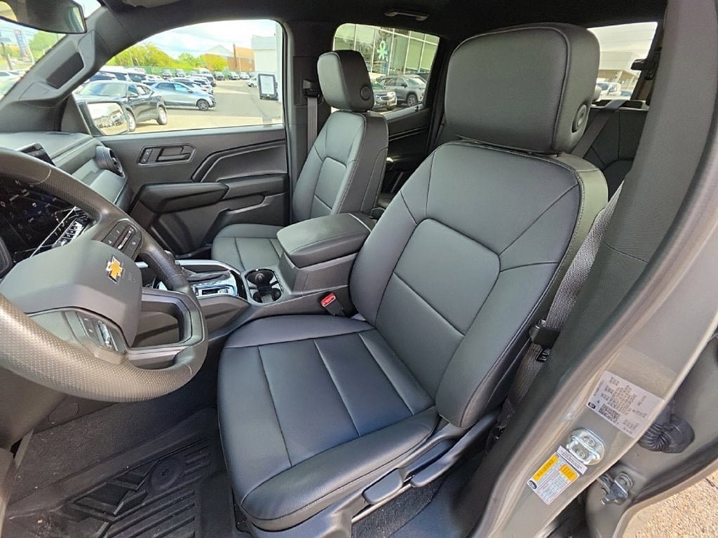 Used 2024 Chevrolet Colorado W/T w/ Safety Package RWD image 18