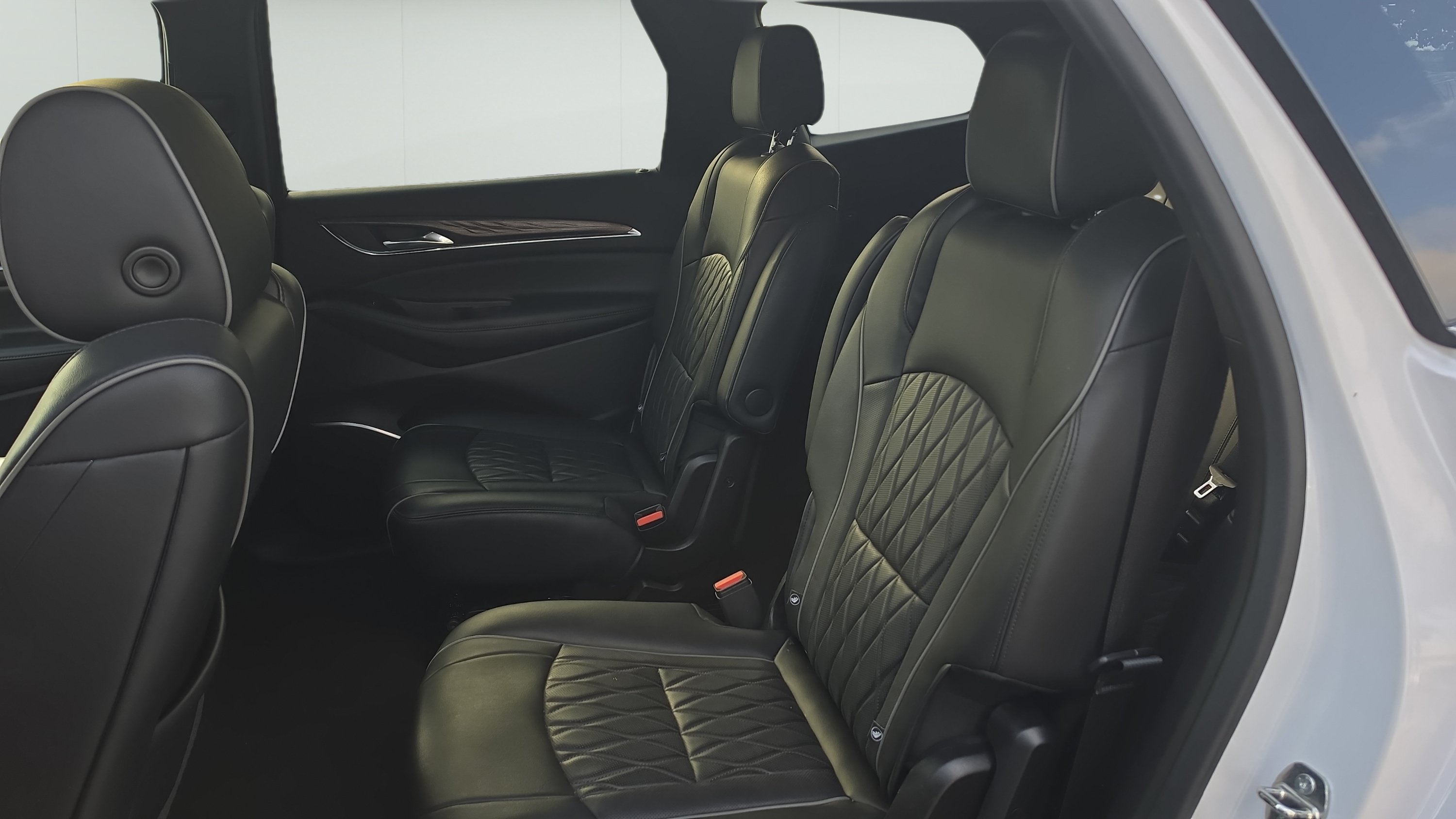 Used 2022 Buick Enclave Avenir w/ Avenir Technology Package FWD image 21