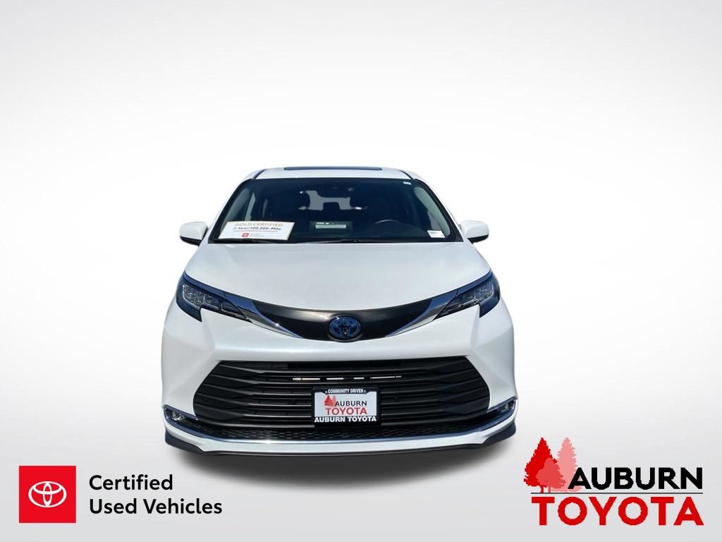 Certified 2023 Toyota Sienna XLE FWD image 3