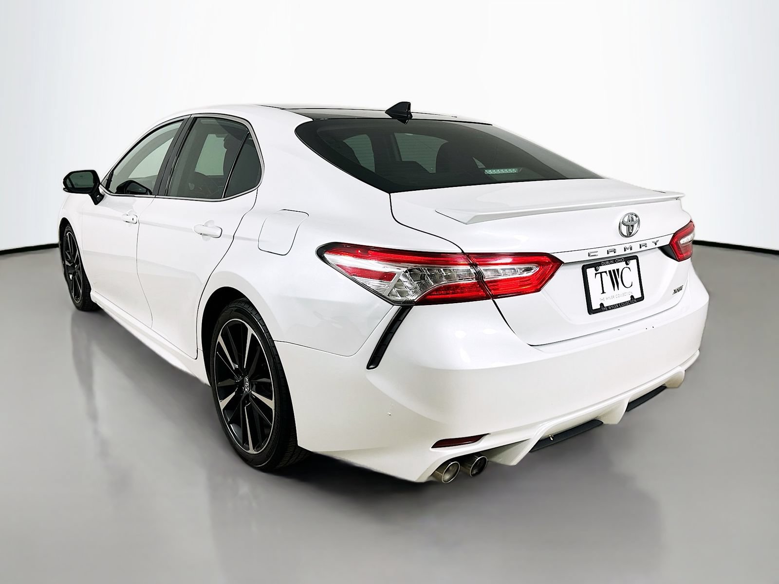 Used 2020 Toyota Camry XSE FWD image 7
