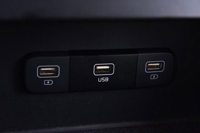 Used 2024 Kia Carnival LX image 16