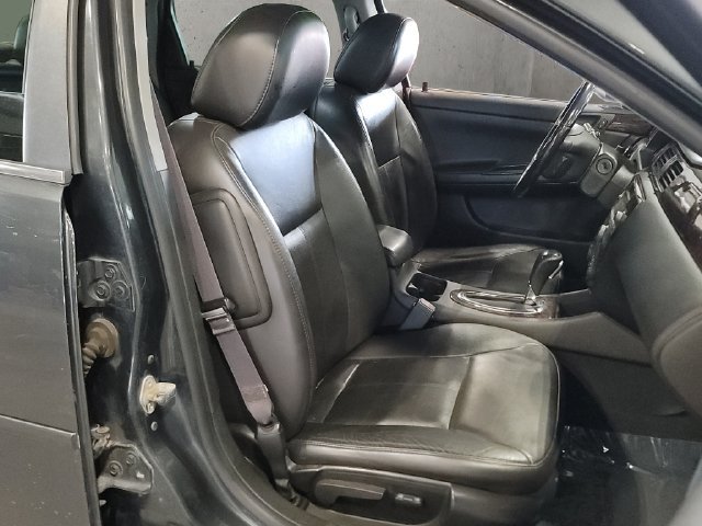 Used 2013 Chevrolet Impala LTZ FWD image 37