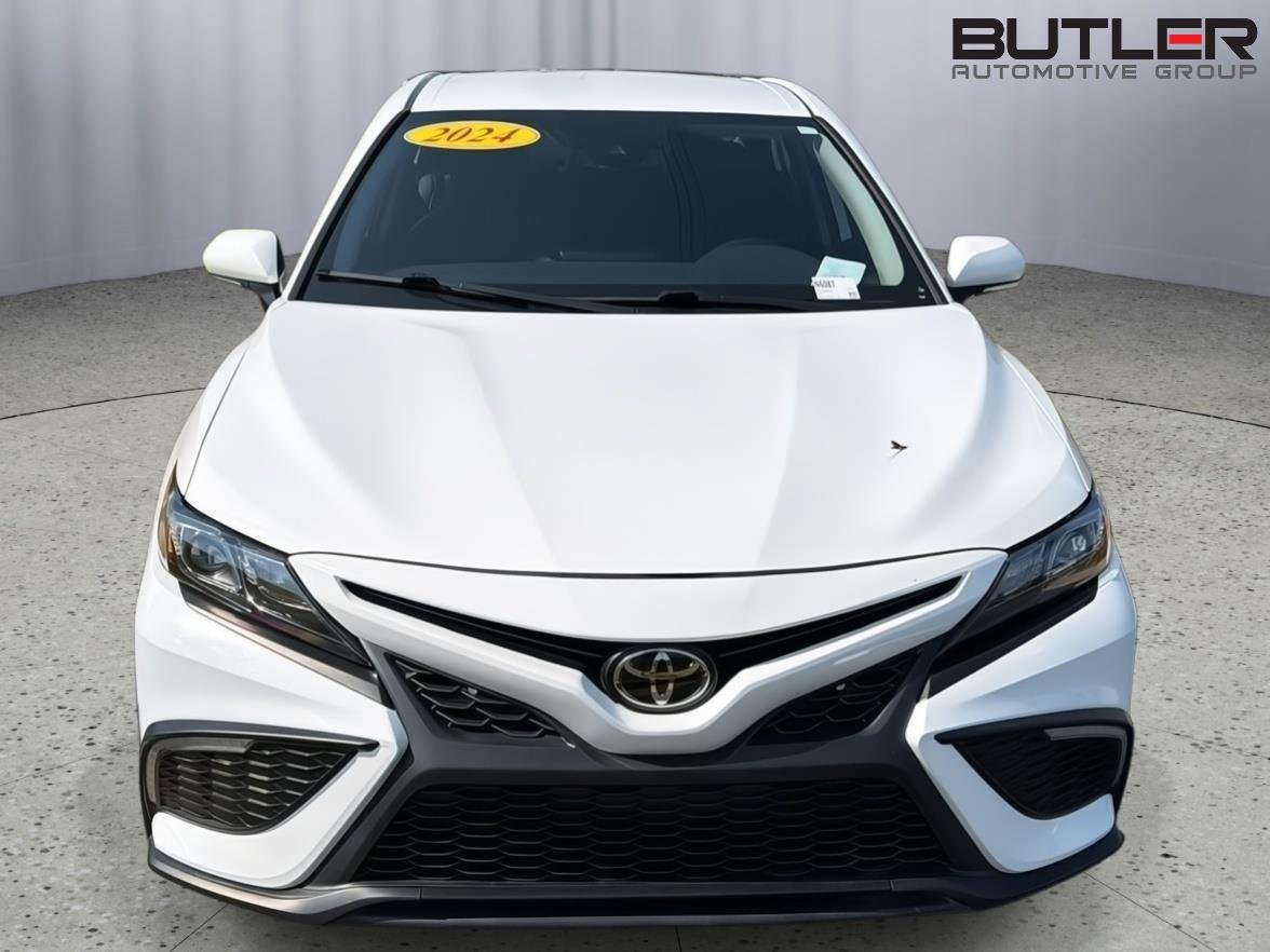 Used 2024 Toyota Camry SE FWD image 9
