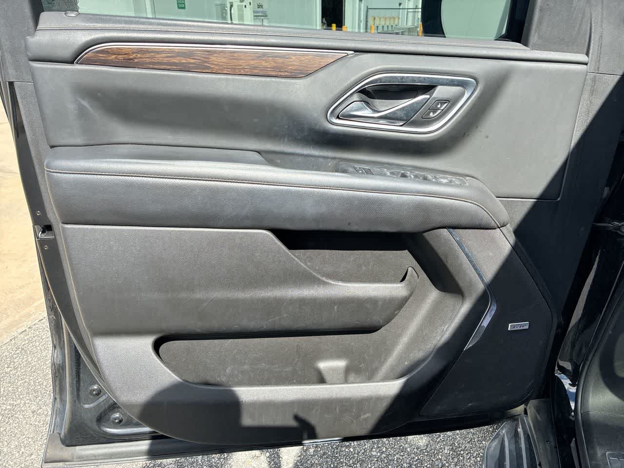 Used 2021 Chevrolet Tahoe Premier w/ Premium Package RWD image 23