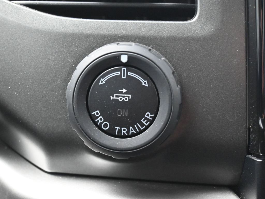 Used 2024 Ford Expedition XLT image 30