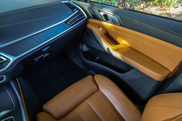 Used 2022 BMW X7 xDrive40i w/ M Sport Package image 18