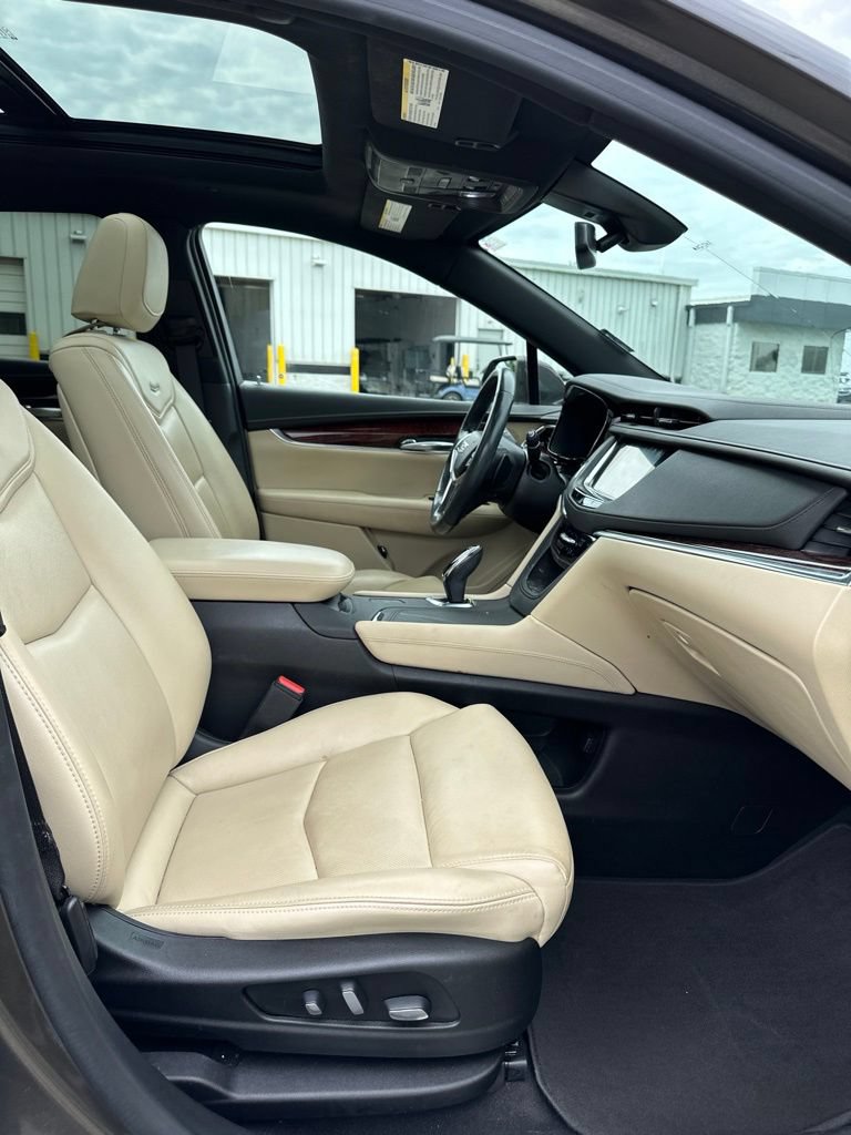 Used 2019 Cadillac XT5 Luxury w/ Advanced Security Package FWD image 13