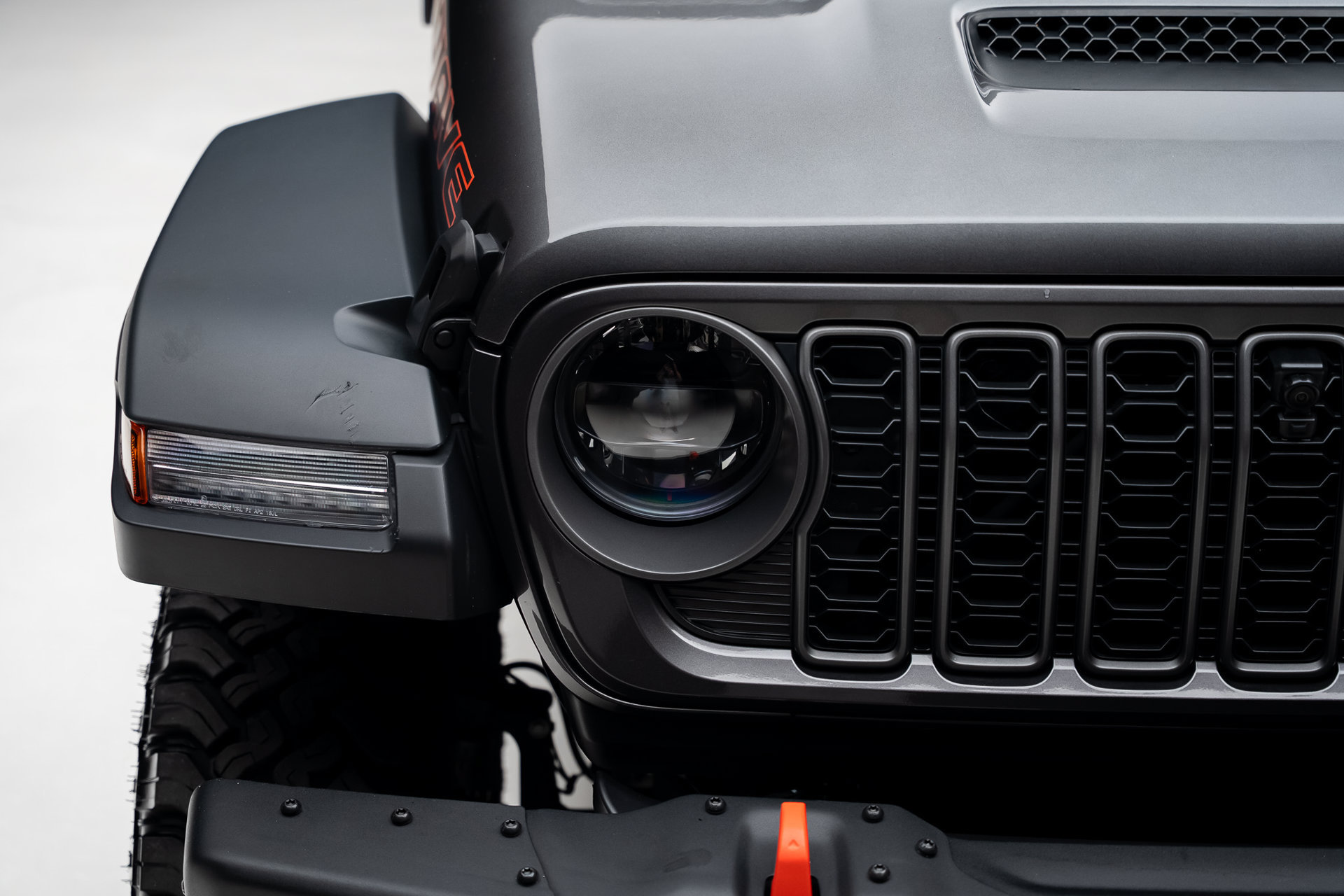 Used 2025 Jeep Gladiator Mojave w/ Steel Bumper Group AWD/4WD image 12