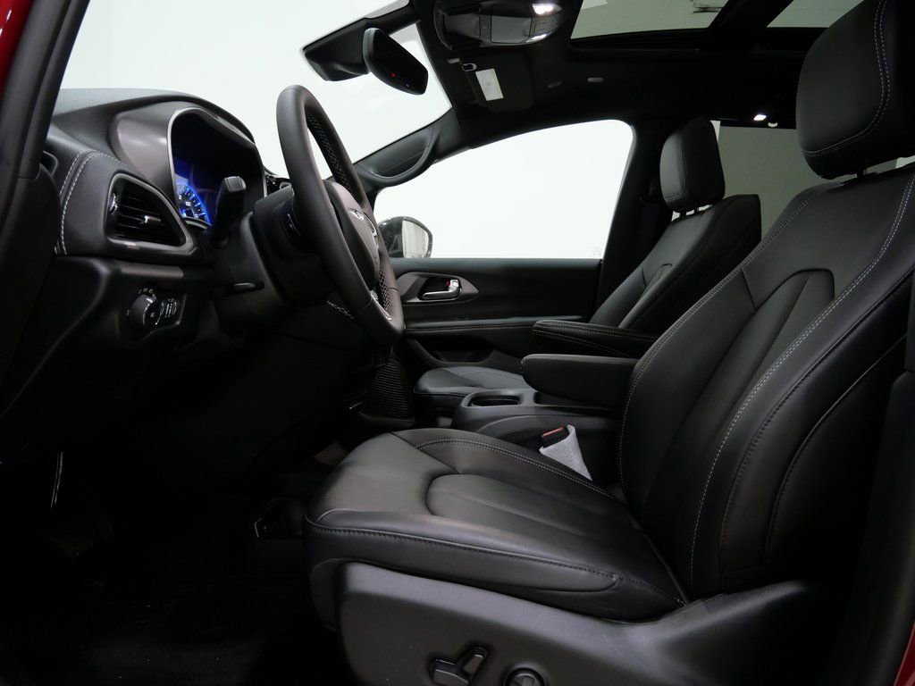 New 2026 Chrysler Pacifica Select image 13