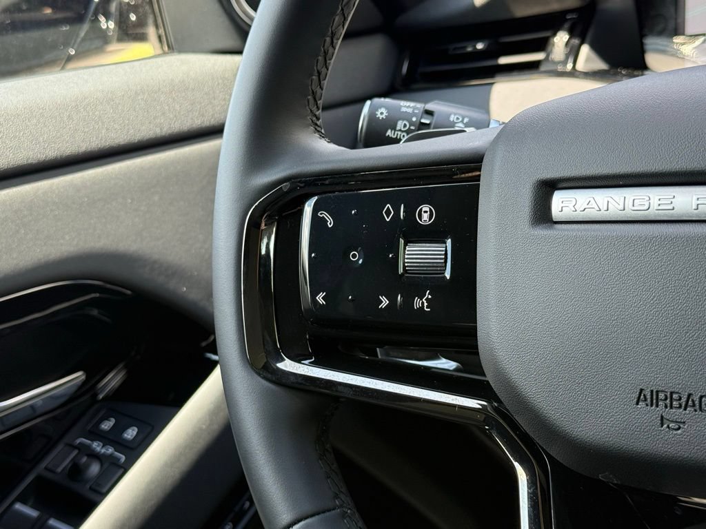 Certified 2026 Land Rover Range Rover Evoque Dynamic SE AWD/4WD image 19