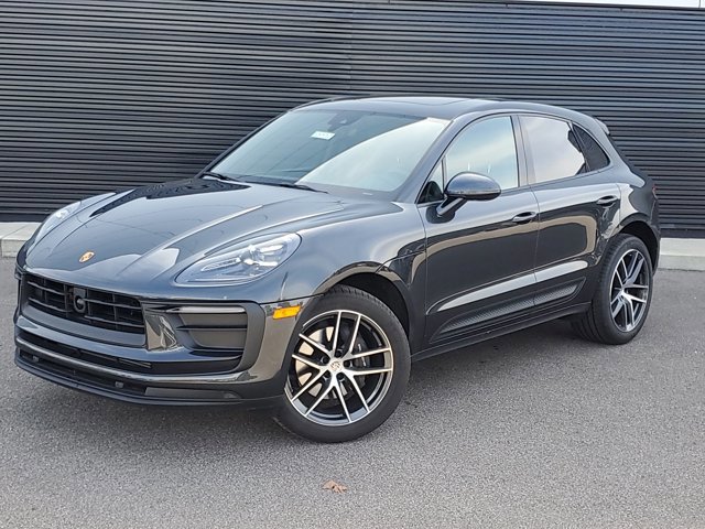 Used 2025 Porsche Macan image 1