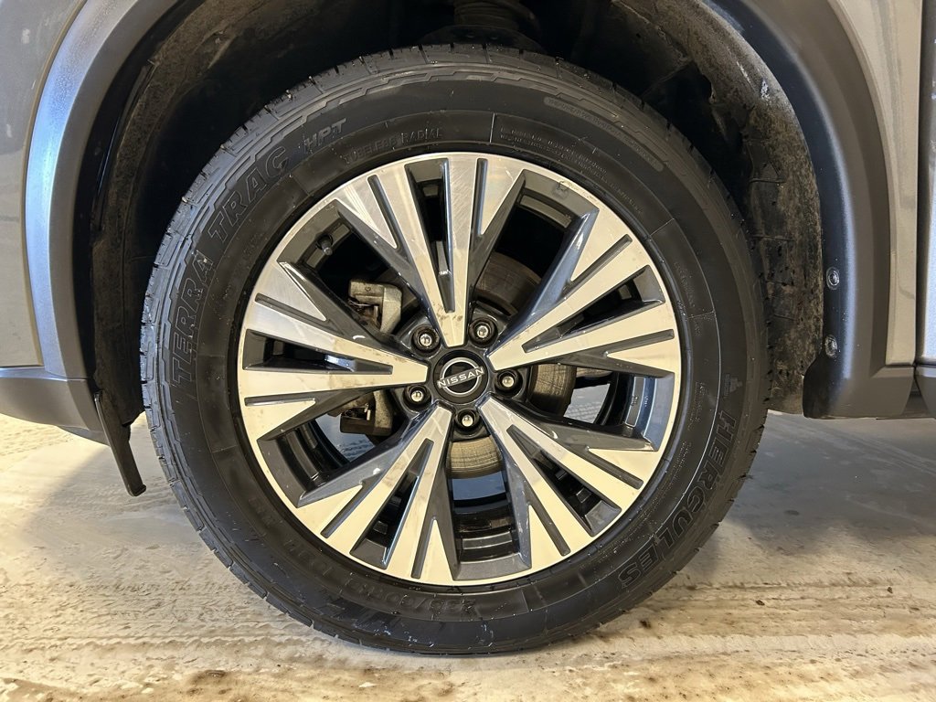 Used 2023 Nissan Rogue SV image 30