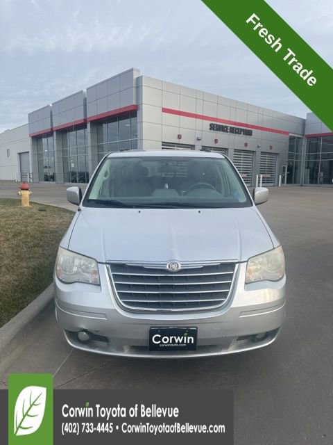 Used 2010 Chrysler Town & Country Touring image 9