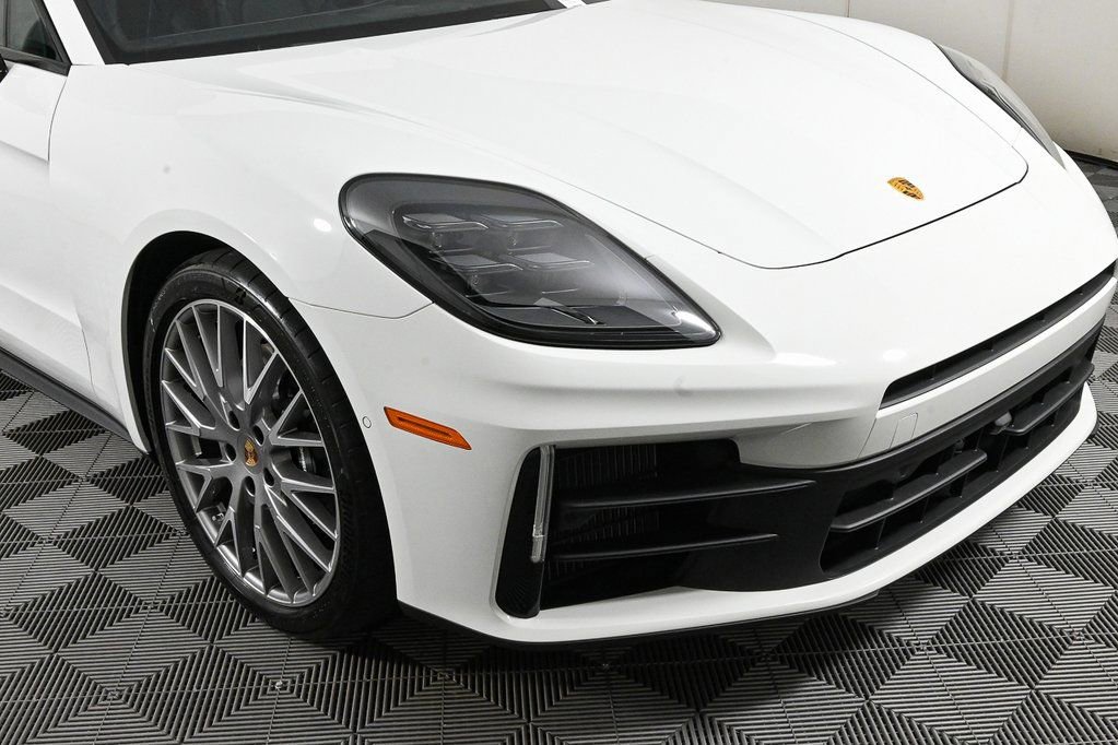 Used 2025 Porsche Panamera RWD image 39