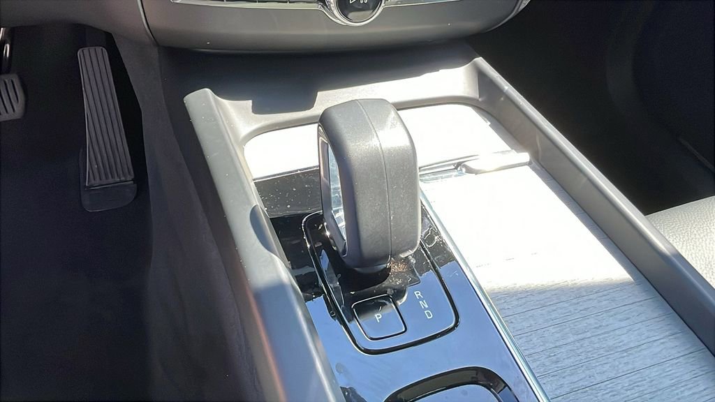 Used 2025 Volvo XC60 B5 Plus AWD/4WD image 18