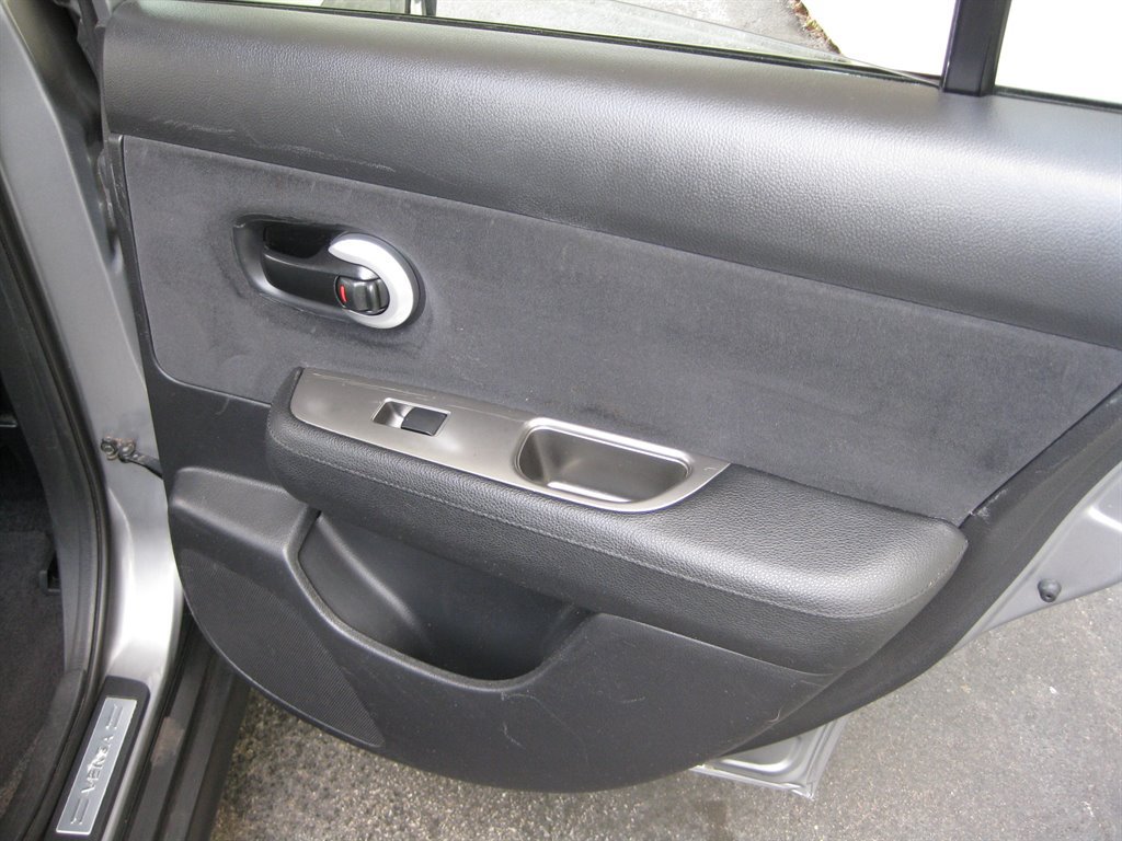 Used 2012 Nissan Versa 1.8 S w/ Special Edition Pkg FWD image 31