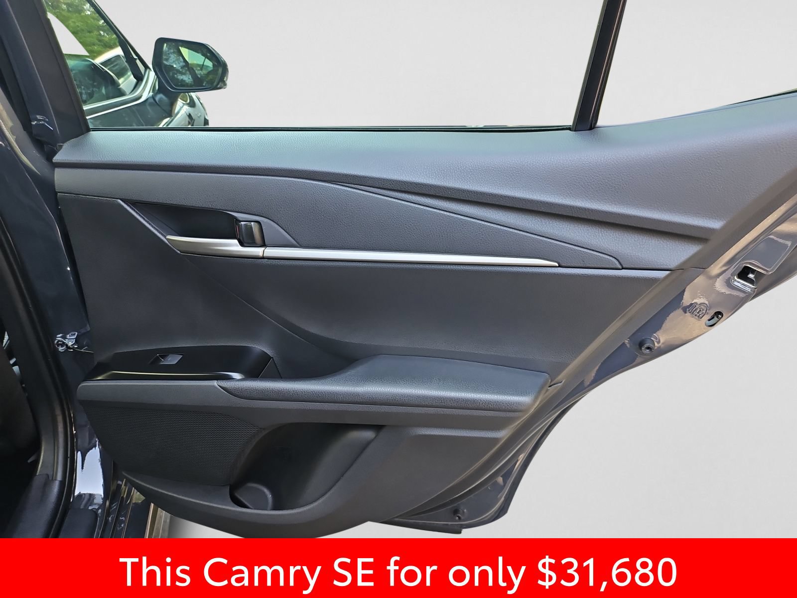 Used 2025 Toyota Camry SE FWD image 37