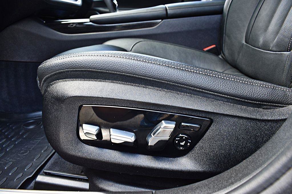 Used 2019 BMW 740i w/ Executive Package RWD image 48