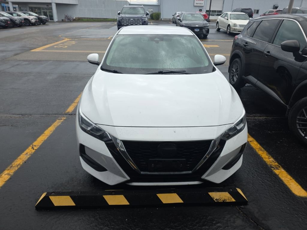 Used 2022 Nissan Sentra SV image 2