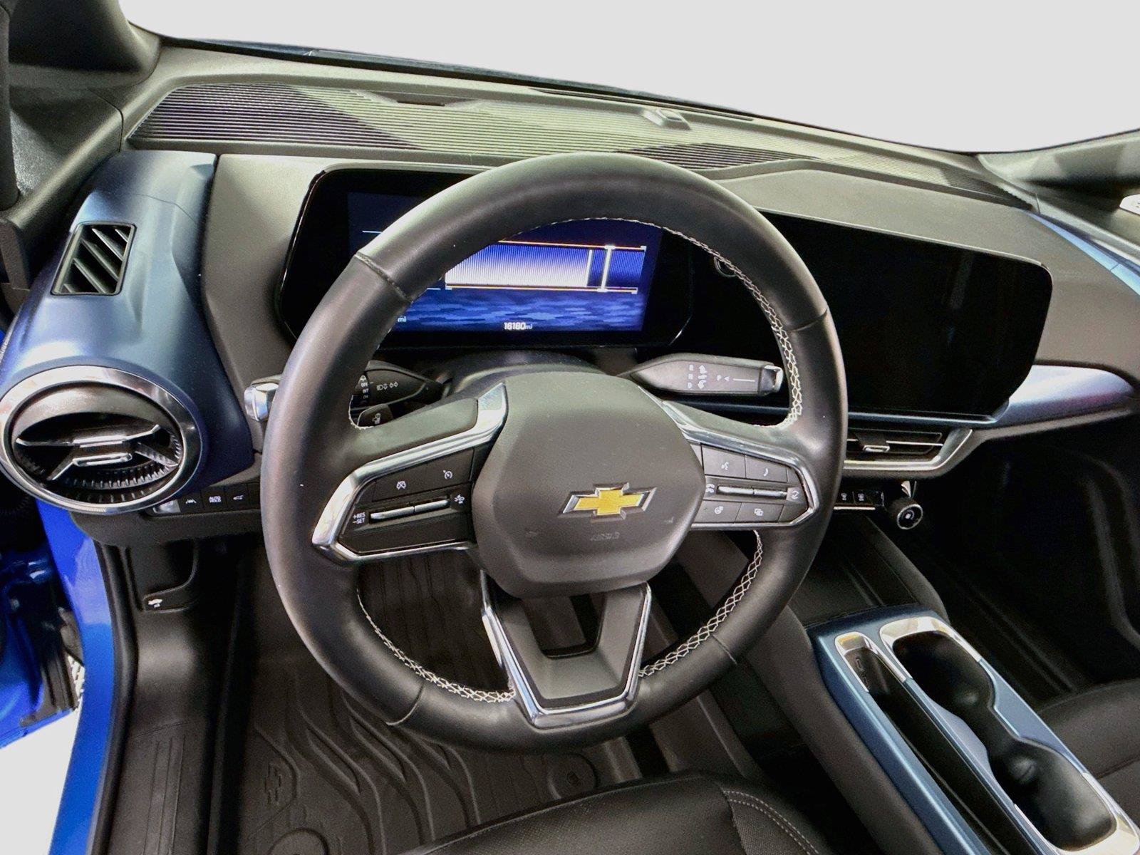 Used 2024 Chevrolet Equinox EV LT AWD/4WD image 5