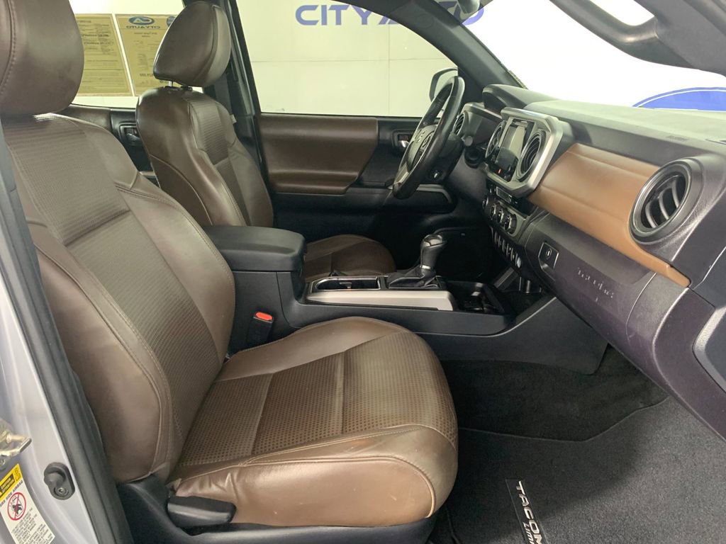 Used 2016 Toyota Tacoma Limited w/ Towing Package image 39