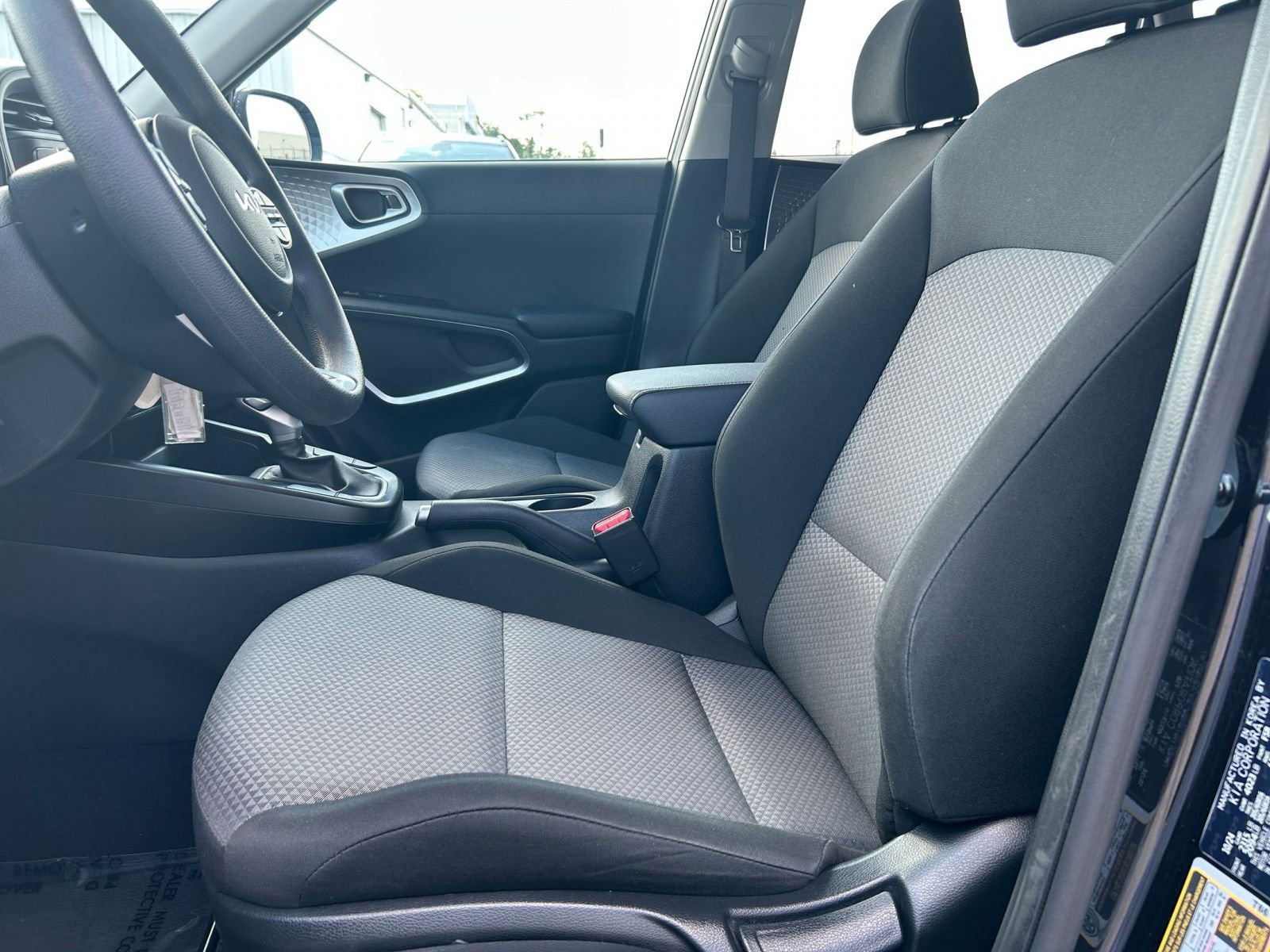 Used 2025 Kia Soul LX w/ LX Technology Package FWD image 22