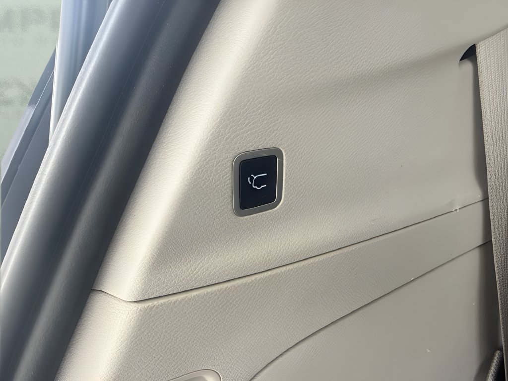 Used 2022 Chrysler Voyager LX FWD image 17