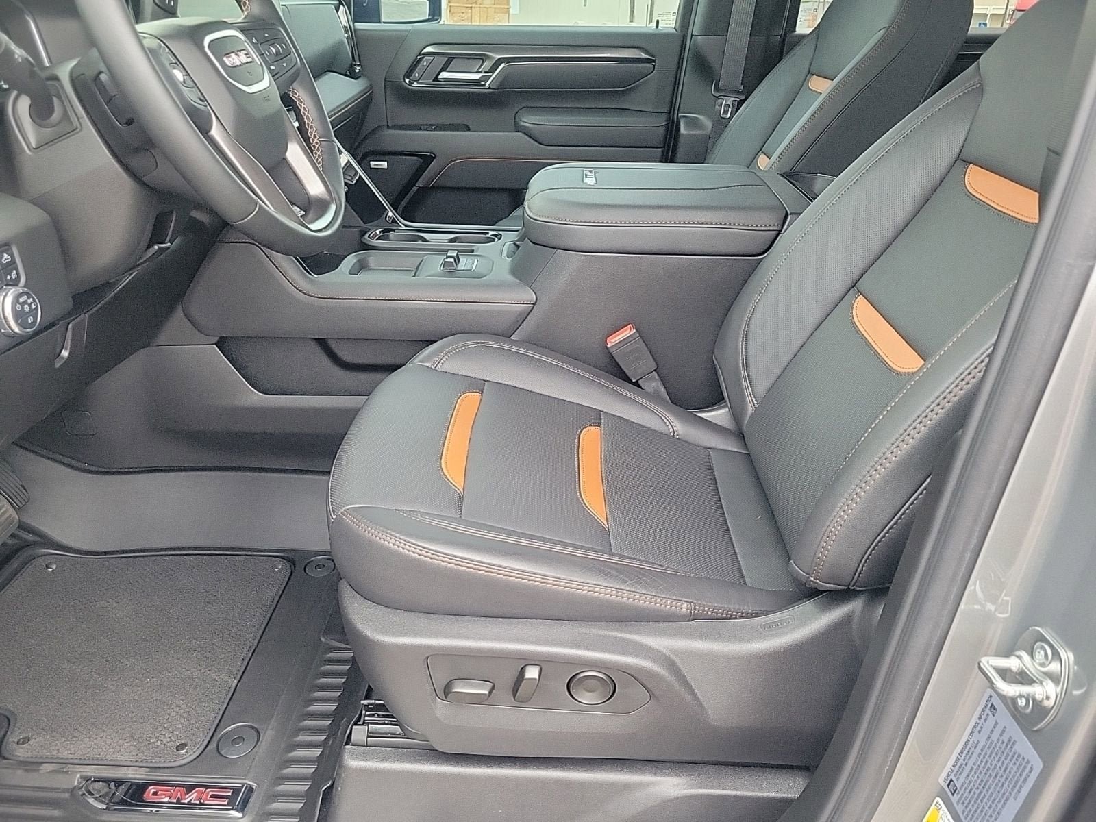 Used 2025 GMC Sierra 2500 AT4 w/ Technology Package AWD/4WD image 13