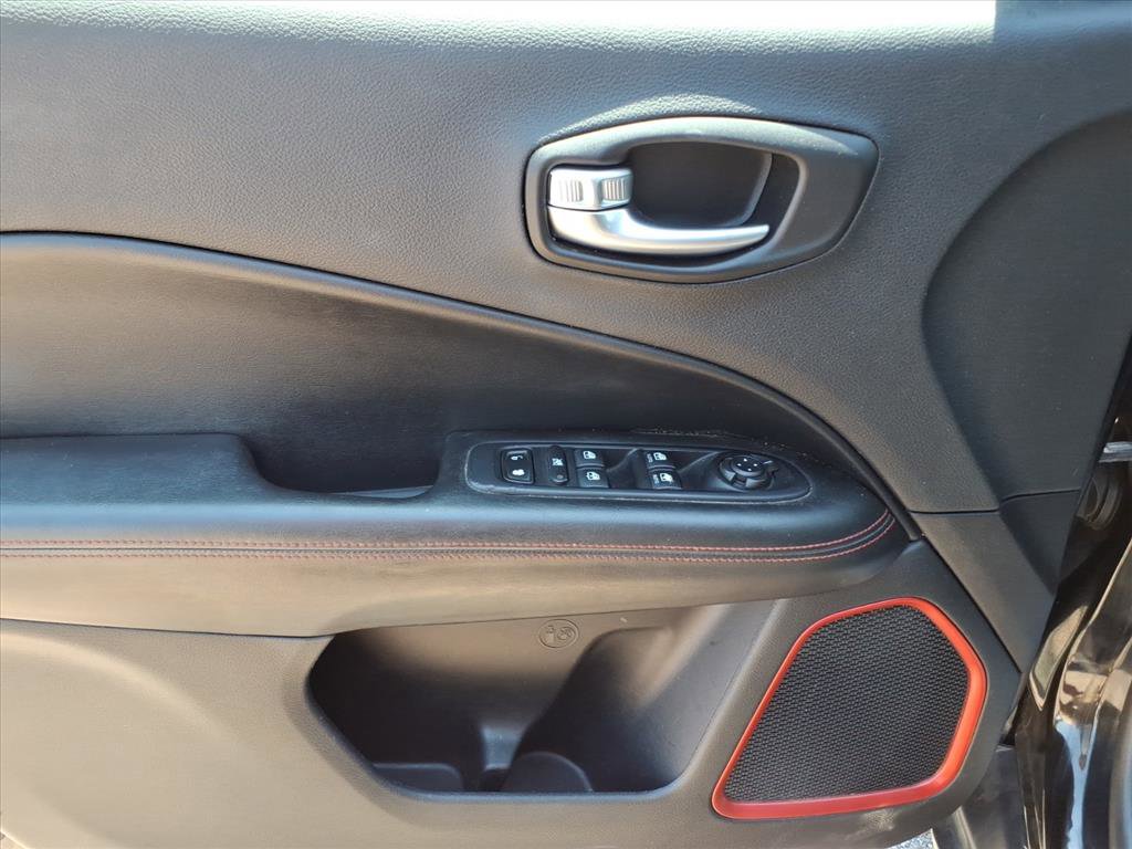 Used 2019 Jeep Compass Trailhawk AWD/4WD image 15