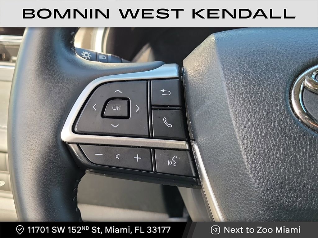 Used 2023 Toyota Highlander Limited image 16