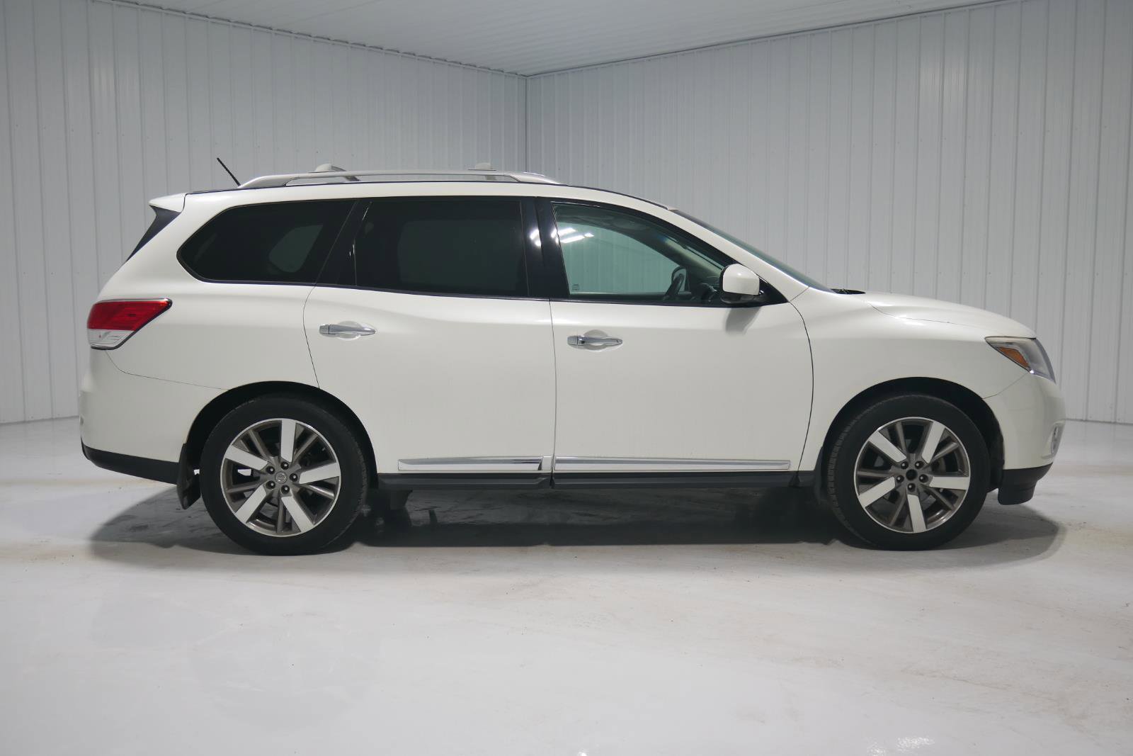Used 2015 Nissan Pathfinder Platinum w/ Cargo Package image 4