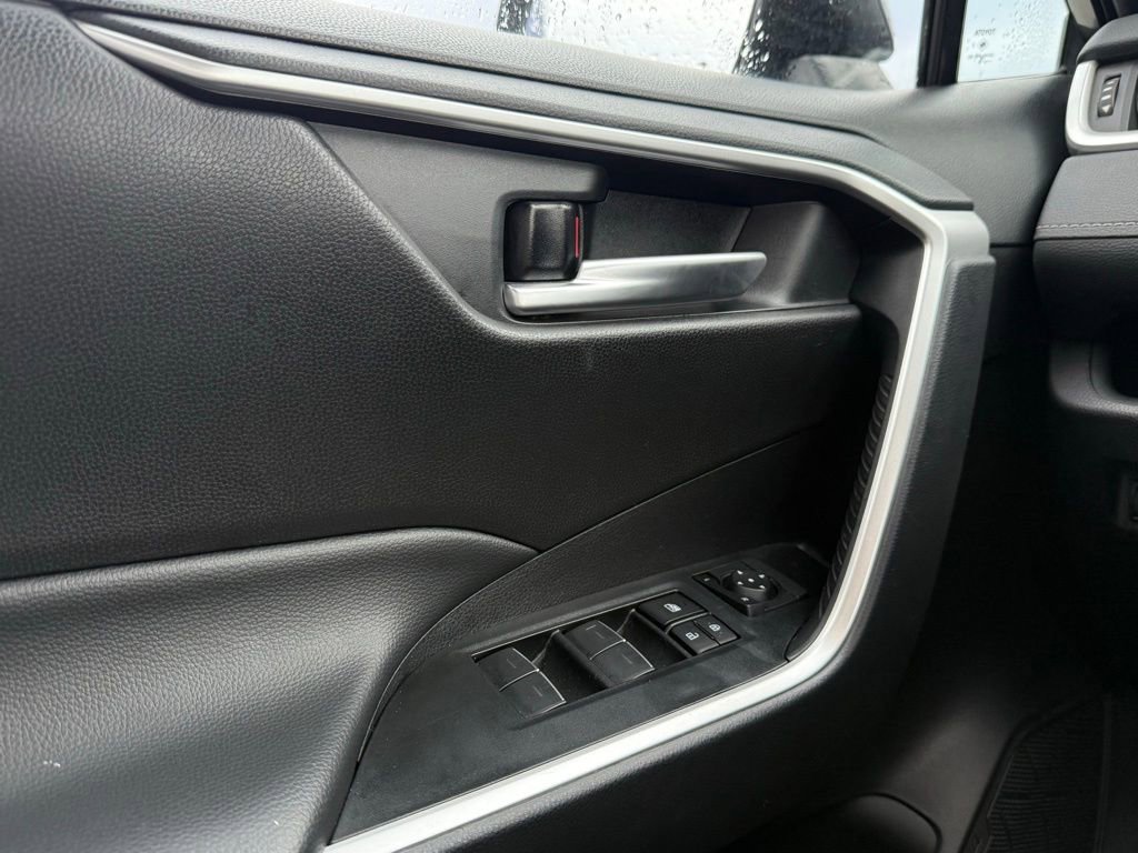 Used 2025 Toyota RAV4 XLE image 12