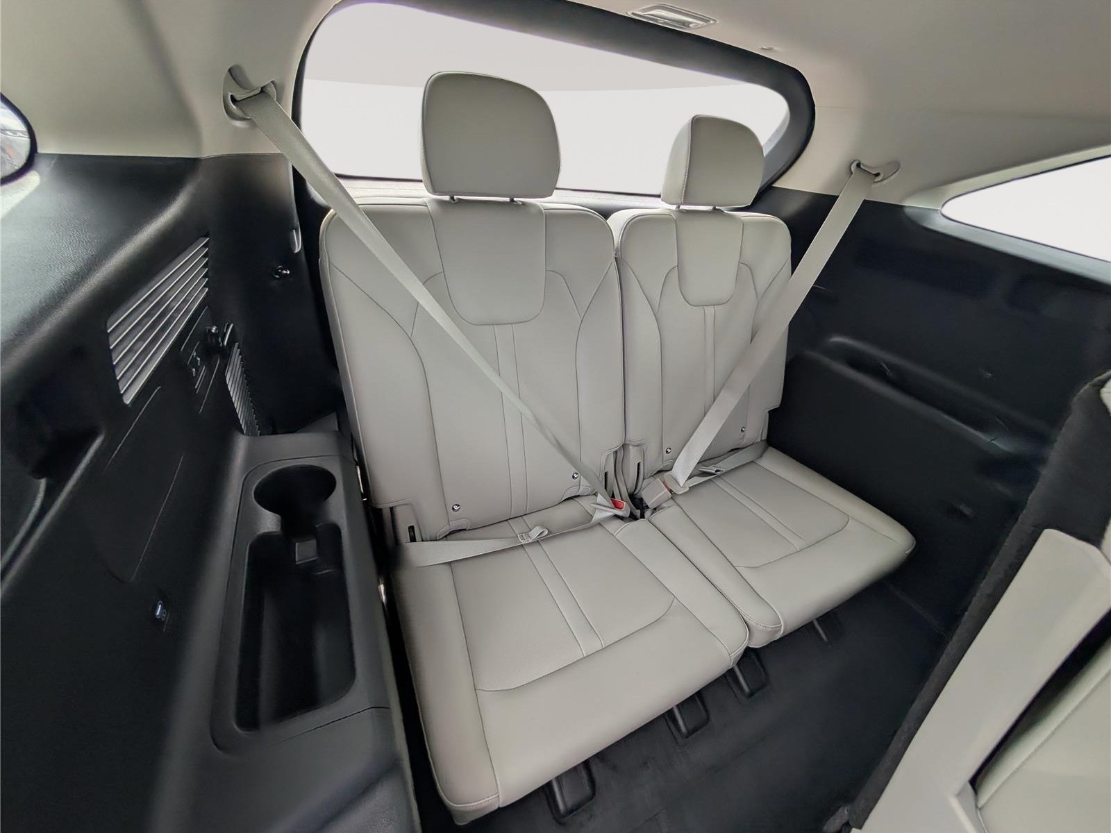 Used 2024 Kia Sorento S FWD image 12