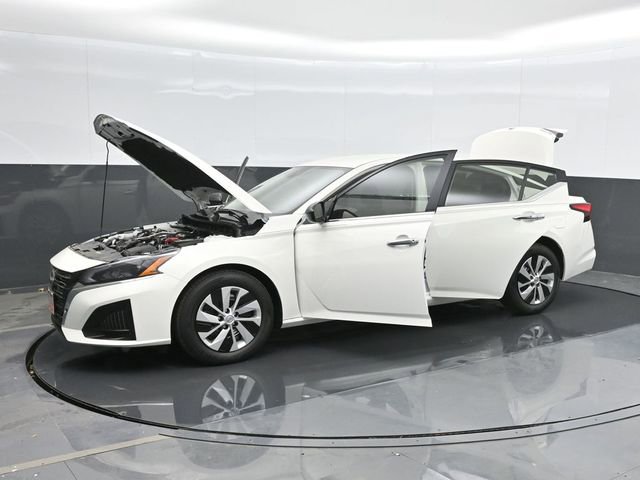 Used 2025 Nissan Altima 2.5 S FWD image 49