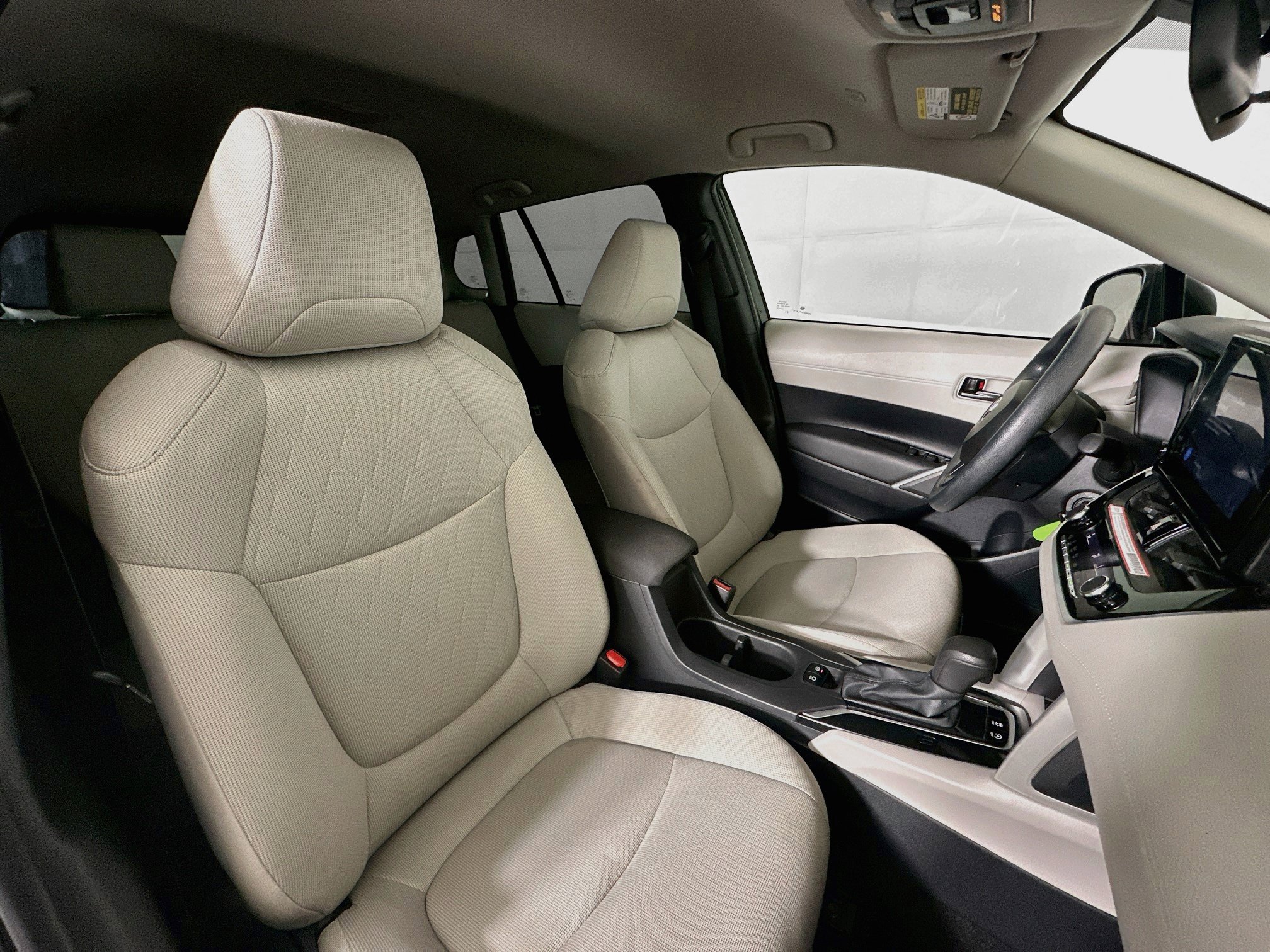 Used 2025 Toyota Corolla Cross L AWD/4WD image 30
