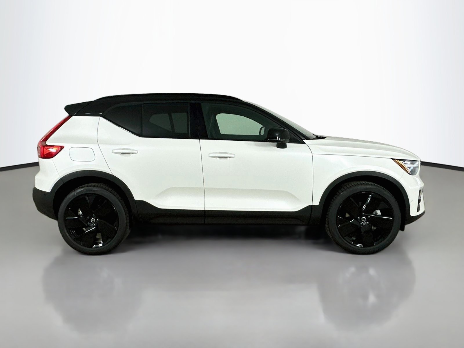 New 2026 Volvo XC40 B5 Ultra w/ Protection Package Premier AWD/4WD image 4