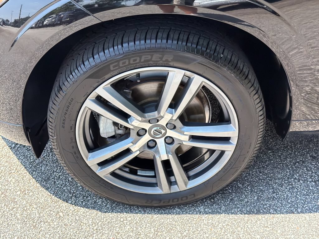 Used 2020 Volvo XC60 T6 Momentum AWD/4WD image 11