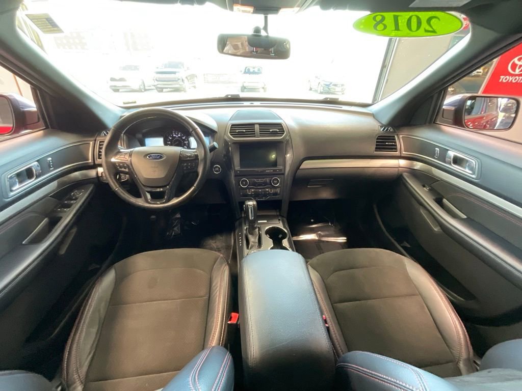 Used 2018 Ford Explorer XLT w/ Equipment Group 202A image 7